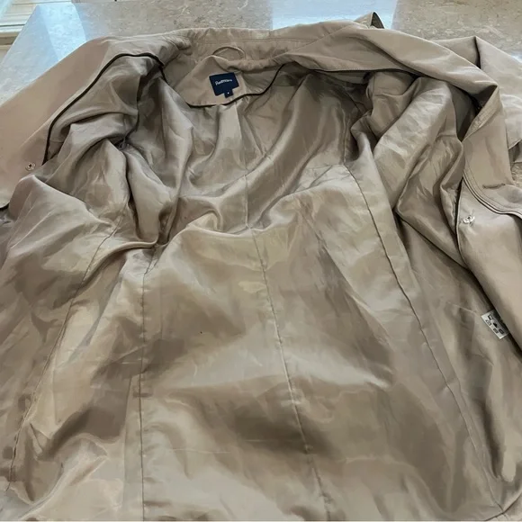 Reitmans beige color belted coat size 5 - Picture 10 of 10